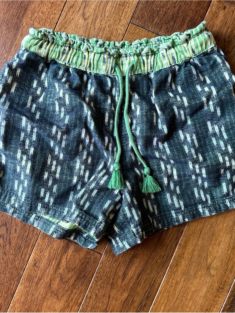 Aerie Drawstring Shorts With A Green Okay Tribal Woven Print M 3” Inseam Cotton